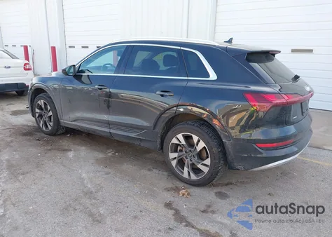 2021 Audi E-Tron Premium Plus Quattro z USA, uszkodzony, nr VIN WA1LAAGE5MB022422
